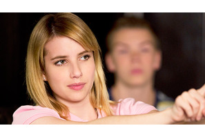 エマ・ロバーツがまさかのホームレス少女に!?　映画『なんちゃって家族』