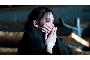 マリオン・コティヤールがほぼ全編“すっぴん”！　美顔No,1の底力…映画『エヴァの告白』