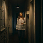 廃墟の町で失踪したYouTuberたちの事件伝えるニュース映像『シェルビー・オークス』新場面写真も 画像