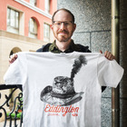 【数量限定】『エディントンへようこそ』大島依提亜デザイン、日本オリジナルTシャツ500枚限定発売決定 画像