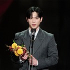 「MBC演技大賞」大賞に輝いたソ・ガンジュン、謙虚さが滲み出たスピーチ「なぜ僕がこの賞を…」 画像
