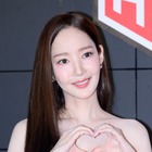 パク・ミニョンのデコルテ輝く黒ドレス姿にうっとり…控室での「素顔ショット」【写真あり】 画像