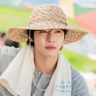 Netflix新作『本日も完売しました』主演アン・ヒョソプ、「麦わら帽子」と「スーツ姿」のギャップで魅せる！ 画像