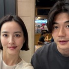 『朱蒙』女優ハン・ヘジンとキ・ソンヨン夫婦が久しぶりの再会、愛娘もパパに”ひっつき虫”【PHOTO】 画像