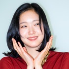 『トッケビ』女優キム・ゴウンがコレクションショーに登場！鮮やかな真っ赤なワンピースで視線を強奪【PHOTO】 画像