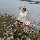 「どっちが子供？」ソン・イェジン、3歳の息子と海を満喫！“ヒョンビン目線”の旅行ショット【PHOTO】 画像