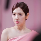 「本当に妊婦さん…？」出産目前の女優パク・シネが魅せた“歴代級”の清楚な美貌【写真】 画像