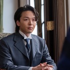 「ジワジワくる」「ギャップがありすぎ」中村倫也の謎ポーズに見上愛＆上坂樹里が引っ張られる!?「風、薫る」オフショット 画像