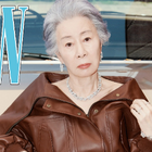 79歳女優ユン・ヨジョン、年齢を超越した美しさと貫禄のオーラ…白髪も“唯一無二の魅力”【写真】 画像
