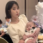「素敵なママになりそう」赤ちゃんを抱きしめるIUが魅せた溢れ出る“母性”にキュン【写真】 画像