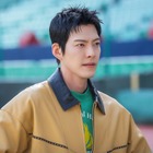 キム・ウビンが4年ぶりにテレビドラマ復帰！高校野球部の監督に扮する新作『ギフト』のスチール初公開 画像