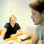 サム・ヒューアンが猛勉強中のオフショット公開！　「アウトランダー」特別映像 画像