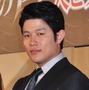 鈴木亮平、大野智に変態扱いされ「嵐は変態仮面好きすぎ！」と苦笑 画像