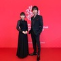 綾野剛、初の釜山に「興奮しています」杉咲花とレッドカーペット闊歩 画像