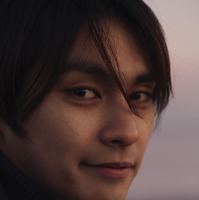 柳楽優弥、吸い込まれそうな“恋人目線”の至近距離カット公開「やぎら本」 画像