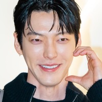 “プレ花婿” キム・ウビン、結婚発表後初めて公の場に登場！左手の指輪で“アクセント”【PHOTO】 画像