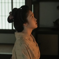 髙石あかり“トキ”が語ろうとした怪談「鳥取の布団」がトレンド入り！「結界を超えるような演出」“敷居”のシーンにも注目集まる「ばけばけ」 画像