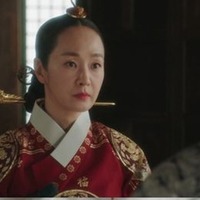 『世子が消えた』で優雅さとカリスマを放つ大妃ミョン・セビンの“凄み” 画像