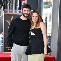 レイチェル・マクアダムスがハリウッドの殿堂入り 『HELP/復讐島』で共演の“パワハラ上司”演じたディラン・オブライエンらが駆け付ける 画像