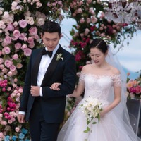 「永遠の愛と友情の間」ヒョンビン＆ソン・イェジン夫婦、結婚4周年を祝う“未公開ウェディング写真”を大放出【PHOTO】 画像