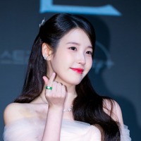 『21世紀の大君夫人』主演IU、“財閥CEO”になりきり堂々の宣言！「業界1位は逃さない」 画像