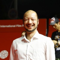 ニューヨークで「『８番出口』のおじさんを探せイベント」開催で“歩く男”が現れる！？川村元気監督「すごいな」と驚き 画像