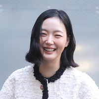 まるで映画のワンシーン…女優キム・ゴウンが最新ビジュアルの撮影で見せた、魅惑的な眼差し【PHOTO】 画像