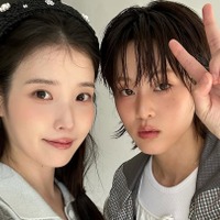 『21世紀の大君夫人』で共演中のIU&イ・ヨン、密着ショットで仲の良さをアピール！【PHOTO】 画像