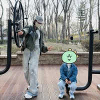 女優ソン・イェジン、愛息子との屋外デート！お洒落な親子コーデに“ほっこり”【PHOTO】 画像