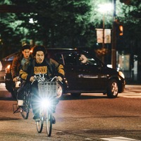 水上恒司が必死の形相…ユンホ＆福士蒼汰らが新宿で全力疾走の自転車チェイス『TOKYO BURST-犯罪都市-』本編映像 画像