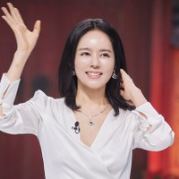 『太陽を抱く月』ハン・ガイン、『SNLコリア』で圧巻のウエディング姿＆約20年ぶりとなる制服姿を披露 画像