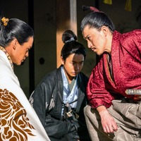 「豊臣兄弟！」第20回あらすじ・場面写真　信長は、上杉攻めから離脱し勝手に帰国した秀吉に激怒し、死罪に処すと申し渡す…5月24日放送 画像