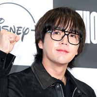 チャン・グンソク、“1000万人監督”イ・ビョンホンを笑わせる軽快なトークで現場を爆笑の渦に 画像