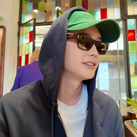 イ・ジョンソク、“恋人のIUに似てきた!?”スタッフに総額250万円超の純金ダイヤ＆ベビー服を太っ腹プレゼント！ 画像