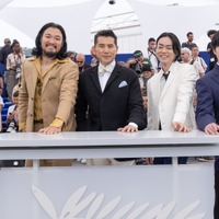 本木雅弘＆菅田将暉ら『黒牢城』“舘さま”ターンを決めたフォトコールの様子も　カンヌ映画祭裏側潜入特別映像　 画像