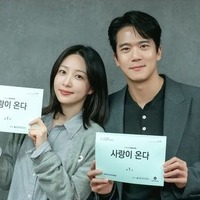 ハ・ソクジン×EXIDハニ共演の新ドラマが始動！“大人のロマンス”が待ち遠しい、台本読み合わせの様子 画像