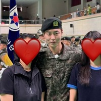 少し痩せた？イ・ジェウク、基礎軍事訓練を修了！より男らしくなった軍服姿が公開に【PHOTO】 画像