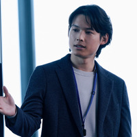 松村北斗＆今田美桜、複雑な感情表現が求められる…『白鳥とコウモリ』場面写真 画像