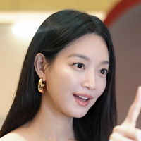 “リアル女神”女優シン・ミナの神々しい美貌に脱帽…「さらに美貌が覚醒中」【写真】 画像