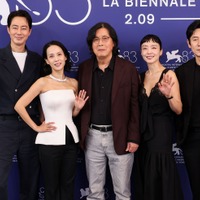 ソル・ギョングにチョ・インソンも、熱い拍手に涙止まらず笑い泣き　Netflix『もしもの愛』ヴェネチアで初お披露目 画像