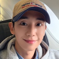 「本当にアラフォー!?」チョン・ヘイン、“少年美”あふれるキャップ姿にファン悶絶【写真】 画像