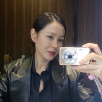 まるで時間が逆戻り？ソン・イェジン、鏡越しの自撮りで見せた“人形のような”美貌【写真】 画像