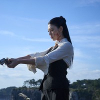 韓国映画デビューの女優・三吉彩花、衝撃の“血まみれ姿”を公開！『タチャ』で魅せるドーパミン全開カット 画像