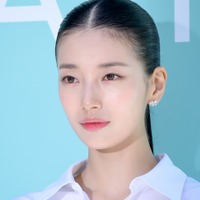 「国民の初恋」女優ペ・スジ、端正な“オールバック”で次元を超えた美貌更新中！ 画像