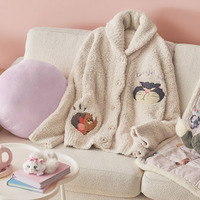 ルシファー、ナナ、マリーが“もふもふ”に！ディズニーストアに秋冬の新コレクション登場 画像