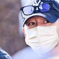 軍服務中の俳優イ・ジェウク、釜山国際映画祭をサプライズ訪問！帽子＆マスクでも隠せないオーラ 画像