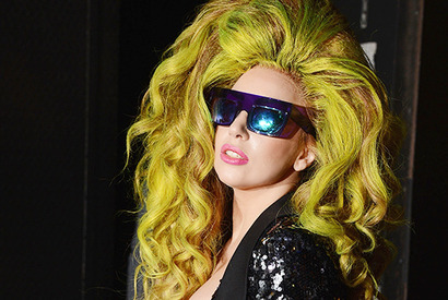 レディー・ガガ、トーク番組中に特別ショーを披露 画像