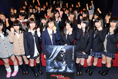 【特別映像】女子高生に“最恐”映画を見せてみた…暗視カメラで追う 画像