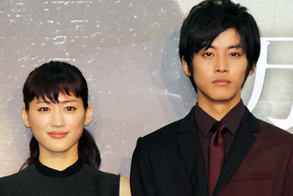 綾瀬はるか、ルーヴルの警備員に“おねだり”　本物の「モナ・リザ」至近距離で目撃！ 画像