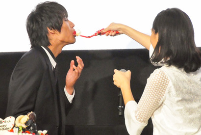 福士蒼汰、川口春奈の「あーん」にデレデレ！ 画像